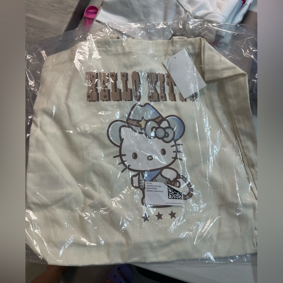 H&M Cream Hello Kitty Tote Bag - Picture 1 of 3